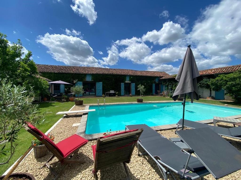 Bed and Breakfast Domaine Du Tafiart Sarron Exteriér fotografie