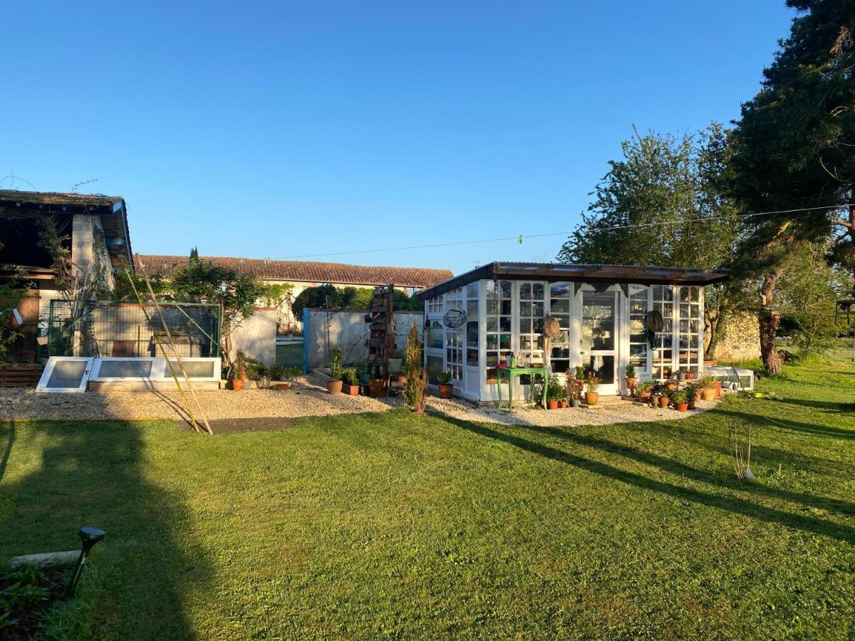 Bed and Breakfast Domaine Du Tafiart Sarron Exteriér fotografie