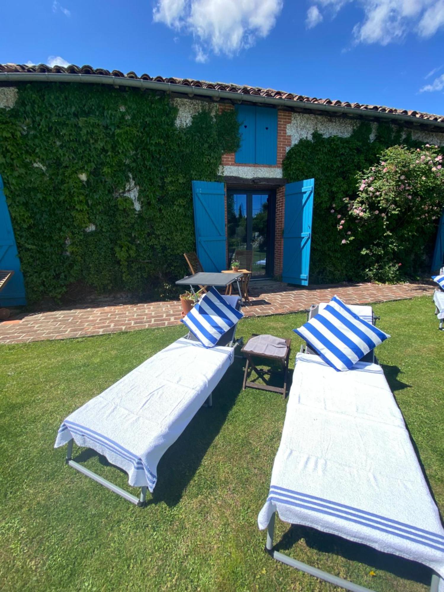 Bed and Breakfast Domaine Du Tafiart Sarron Exteriér fotografie