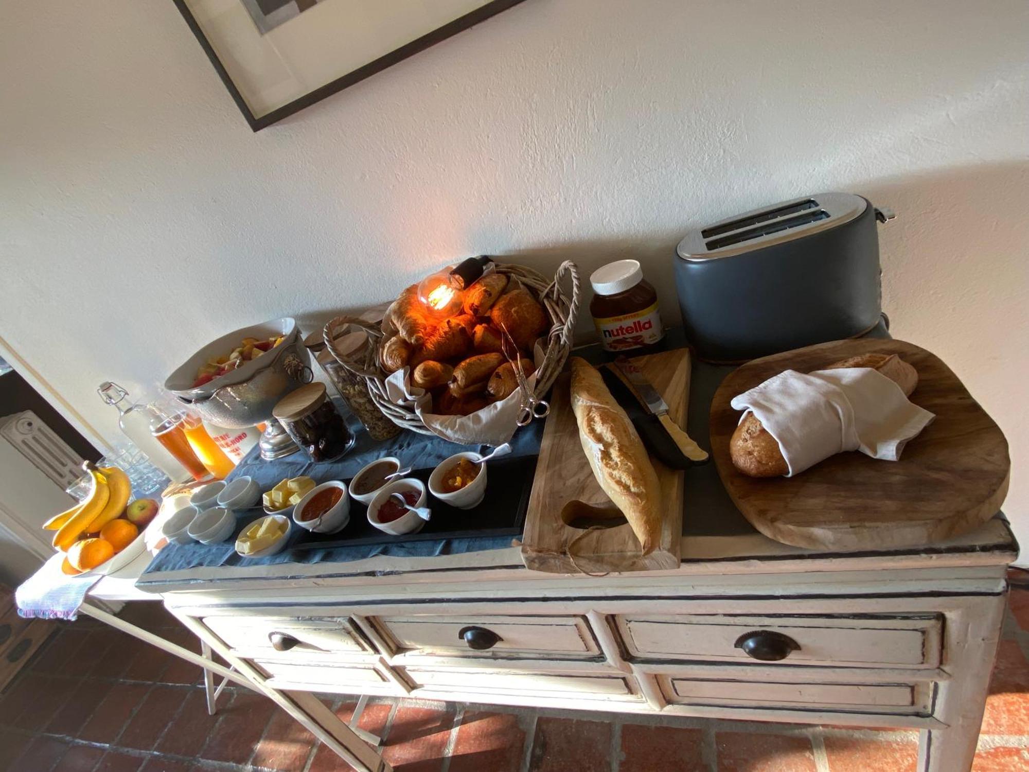 Bed and Breakfast Domaine Du Tafiart Sarron Exteriér fotografie