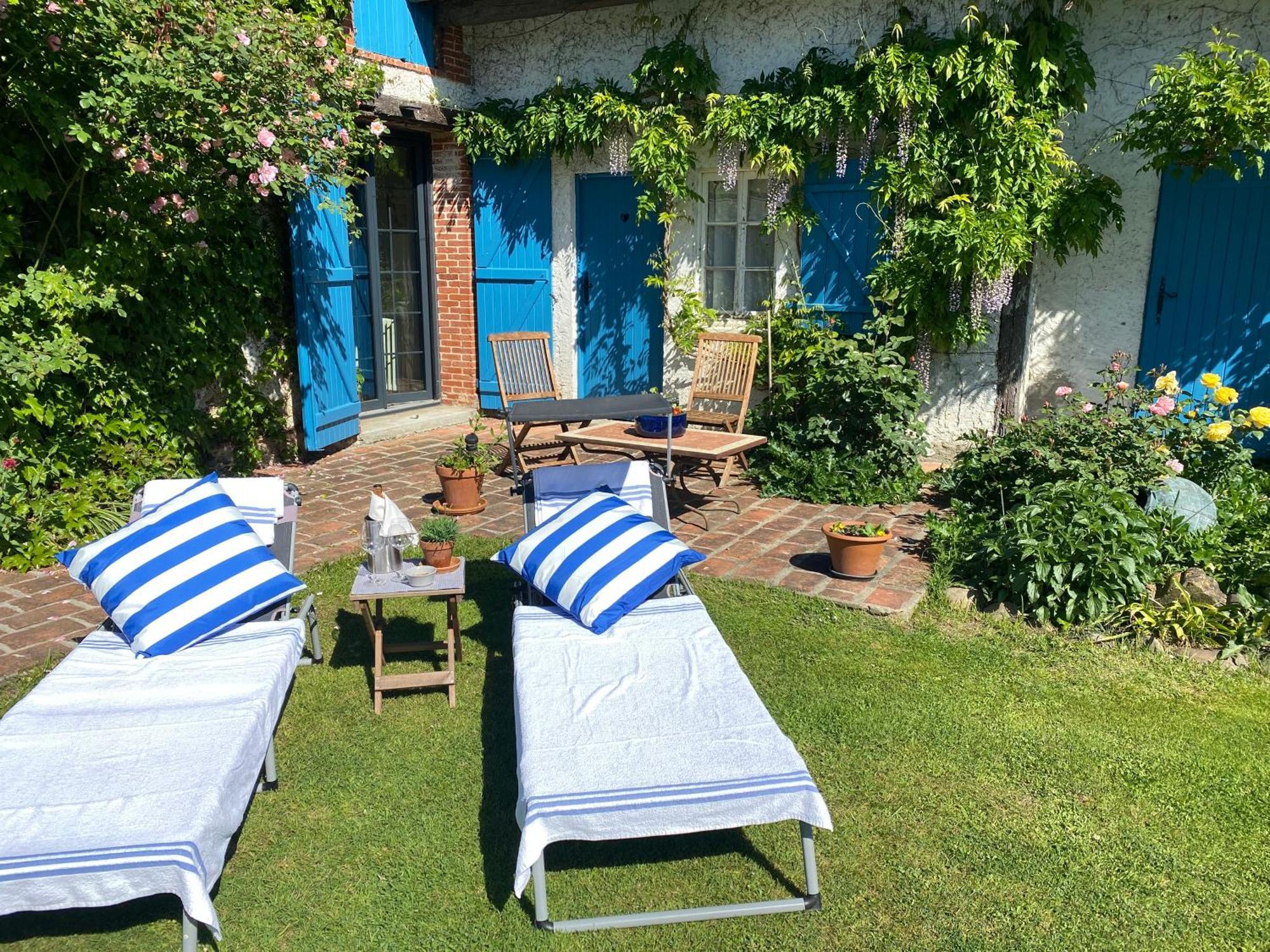Bed and Breakfast Domaine Du Tafiart Sarron Exteriér fotografie